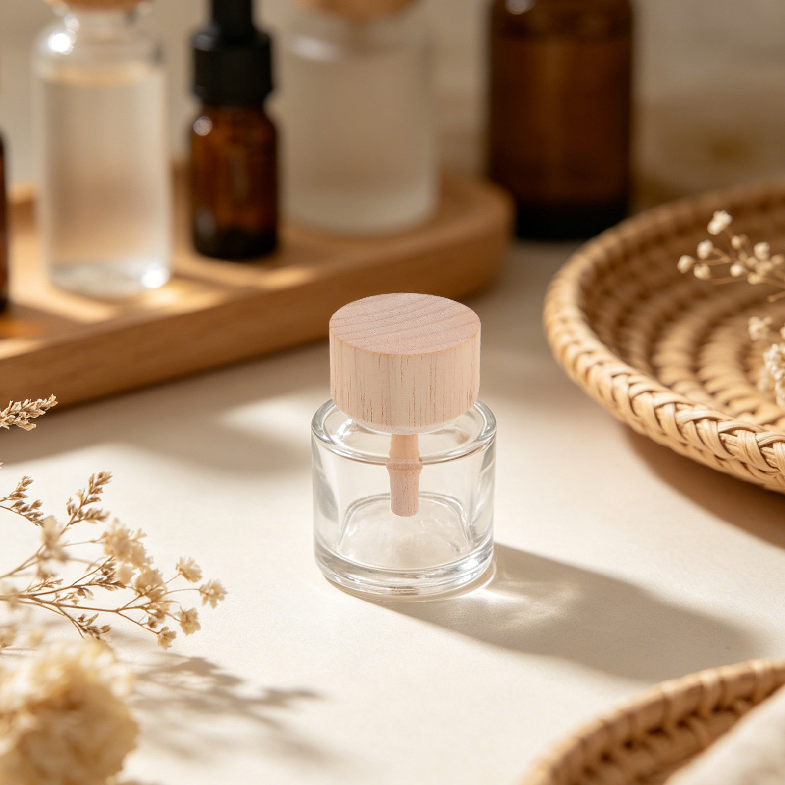 Home Fragrance Us - 2個入りクリアガラス製リードディフューザーボトル、詰め替え可能なアロマセラピーボトル、木製キャップ、エッセンシャルオイル用ホームフレグランスディフューザー容器